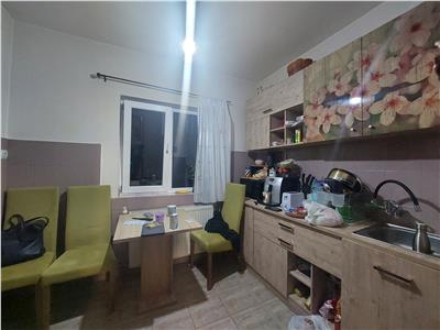 Apartament spatios cu 3 camere, in Vladimirescu!